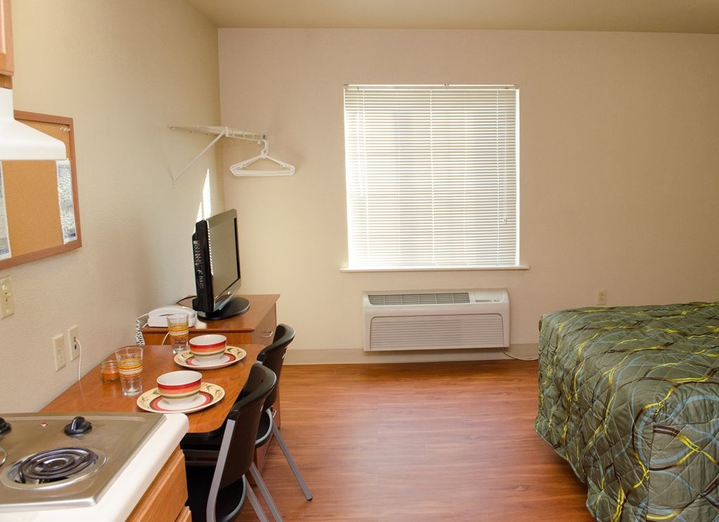 Woodspring Suites Louisville Southeast Forest Hills Room photo