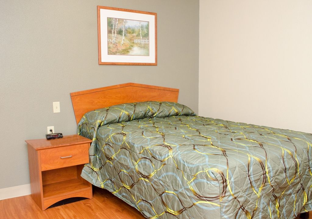 Woodspring Suites Louisville Southeast Forest Hills Room photo